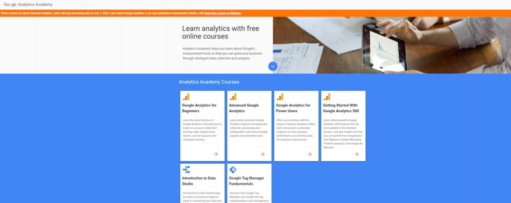 أفضل 7 مواقع تعليم تحسين محركات البحث  1. Google Analytics Academy